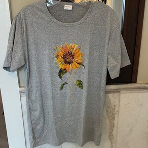 Gray Sunflower Short Sleeve Tee